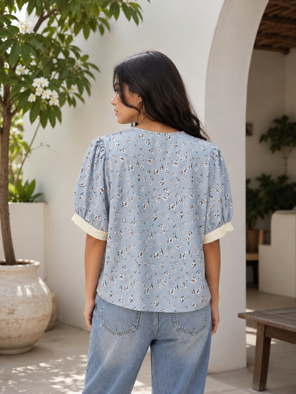 Tittle Flower print white collar shirt